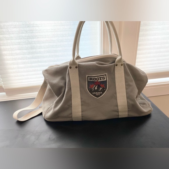 ROOTS Light Grey Weekender Bag - Picture 3 of 8